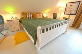 Neu! Studio SAVOIR & VIVRE Adults Only